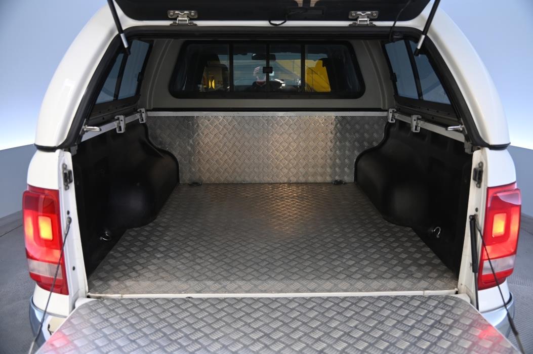 VOLKSWAGEN Amarok 2012