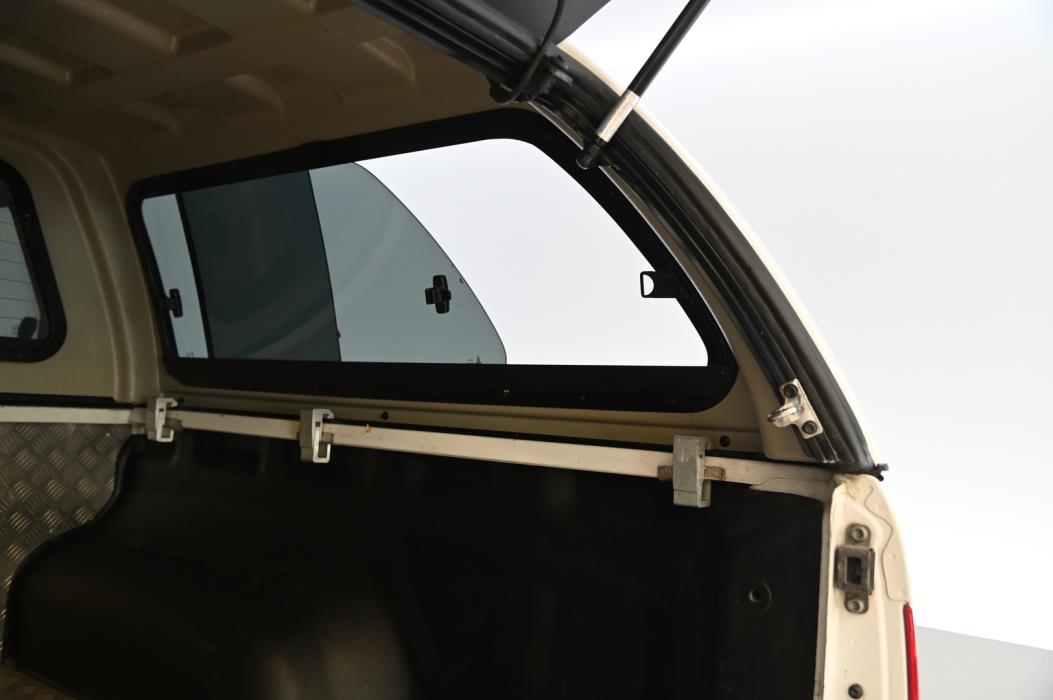 VOLKSWAGEN Amarok 2012
