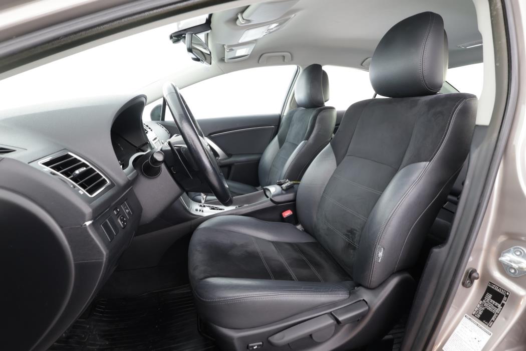 TOYOTA Avensis 2015
