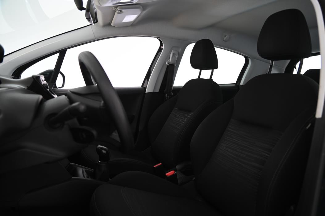 PEUGEOT 208 2018