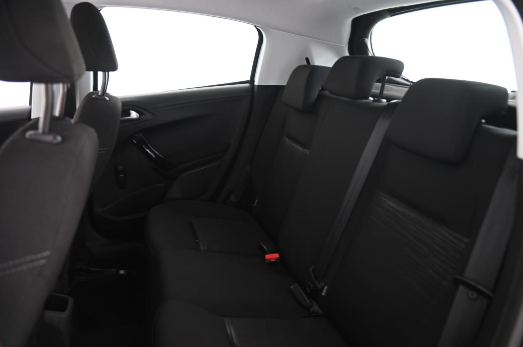 PEUGEOT 208 2018