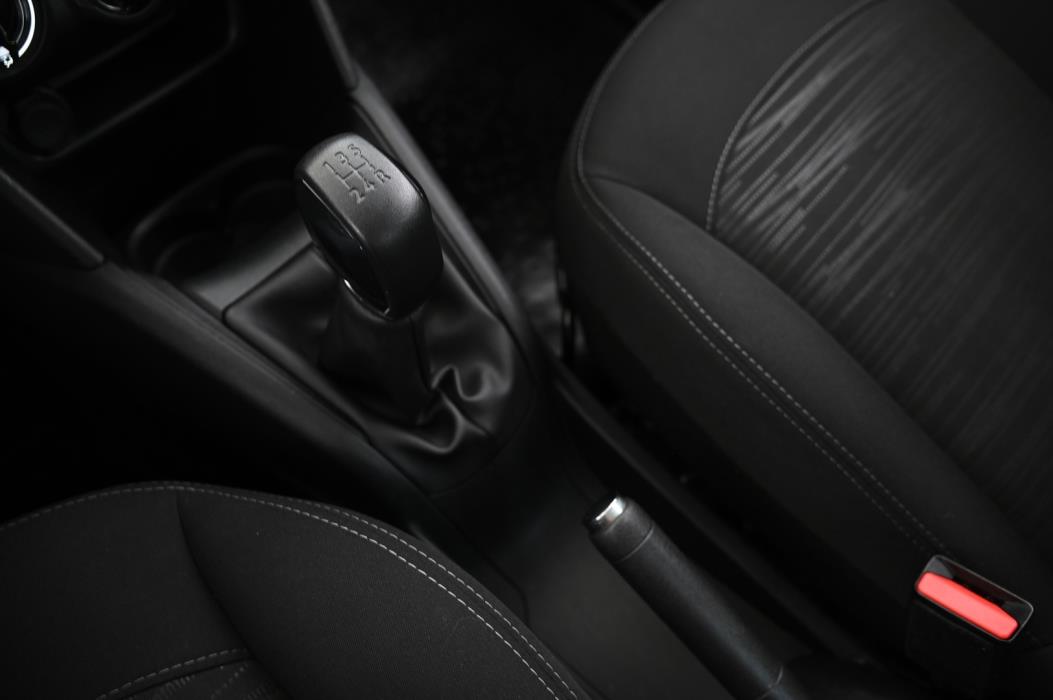 PEUGEOT 208 2018