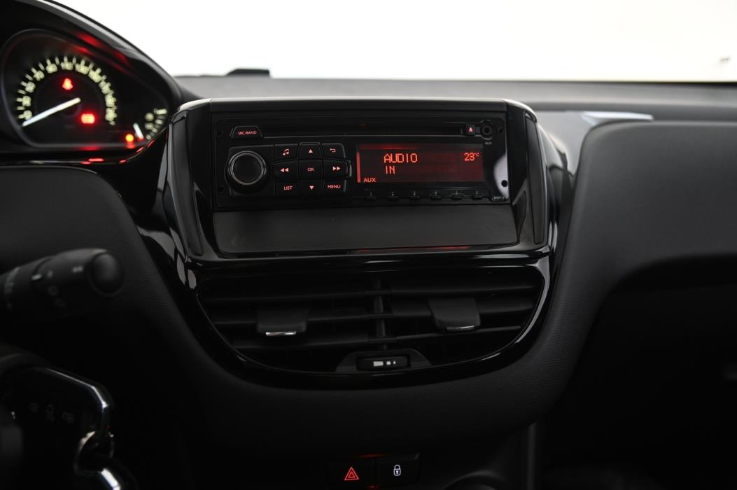 PEUGEOT 208 2018