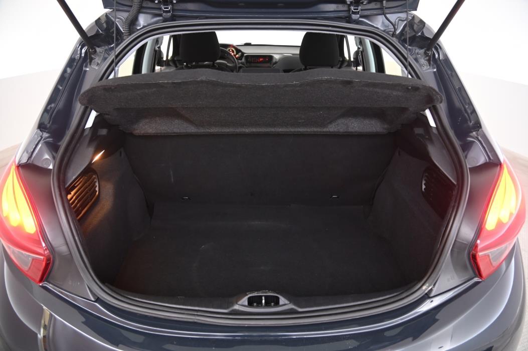 PEUGEOT 208 2018