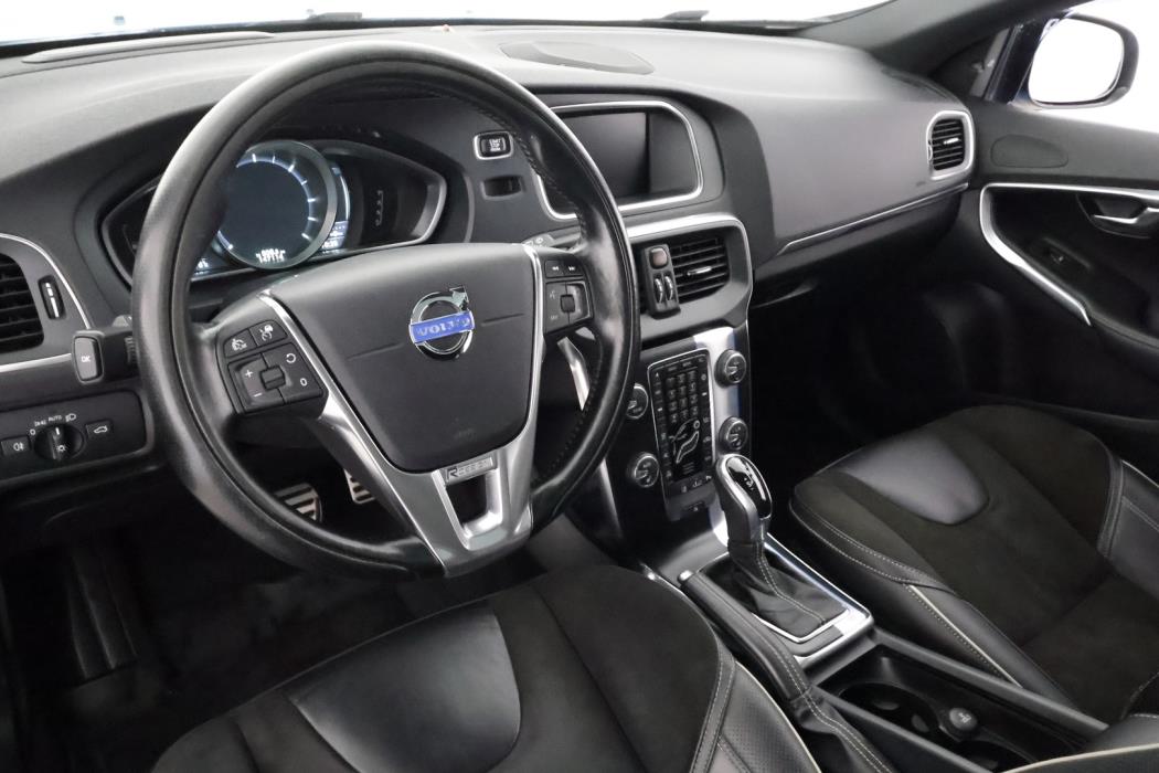 VOLVO V40 2015