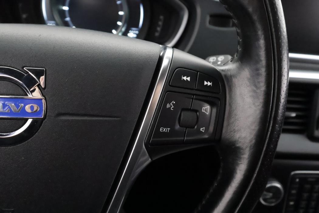 VOLVO V40 2015