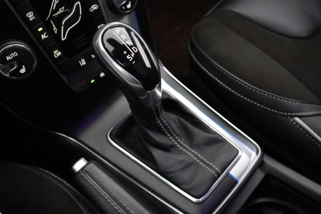 VOLVO V40 2015