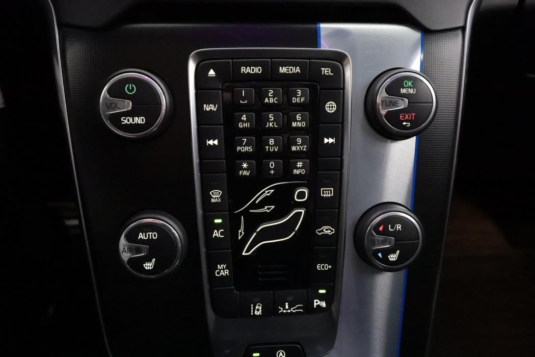 VOLVO V40 2015