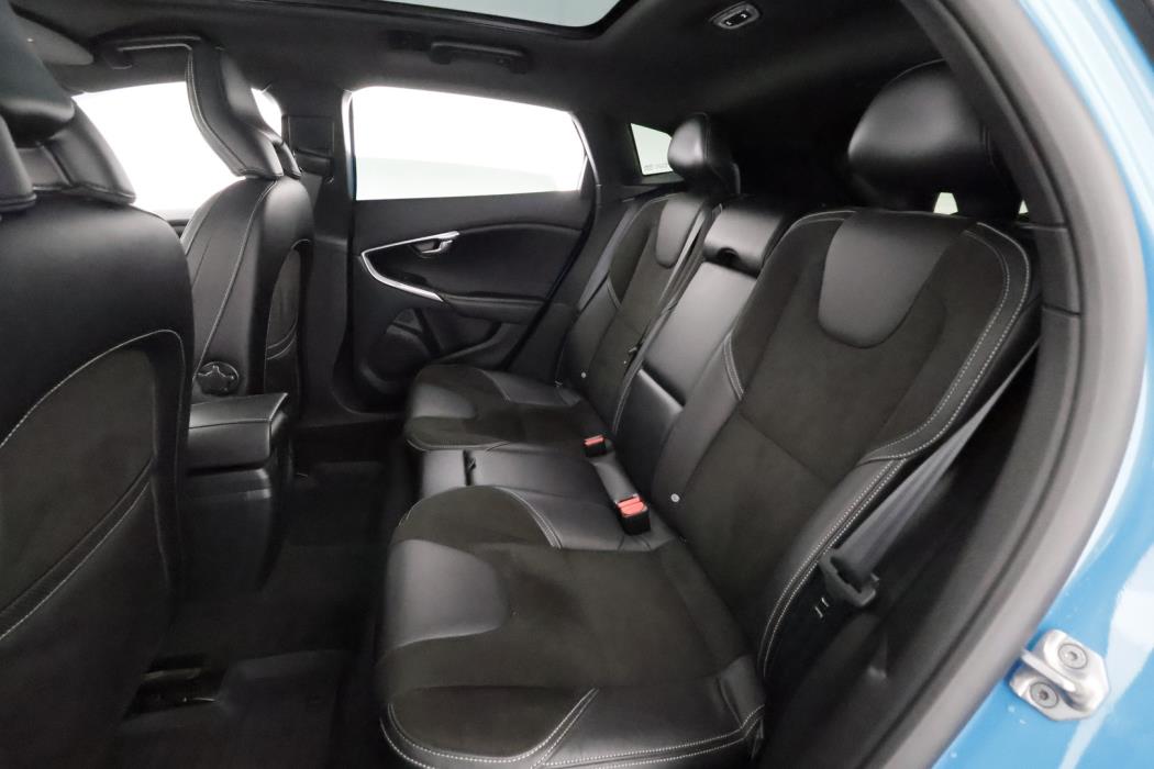 VOLVO V40 2015