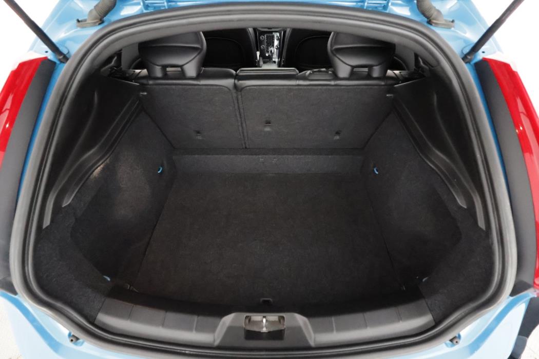 VOLVO V40 2015