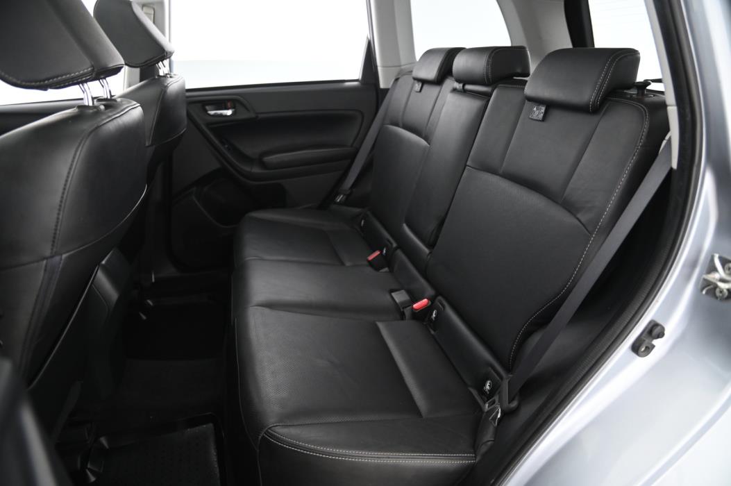 SUBARU Forester 2015