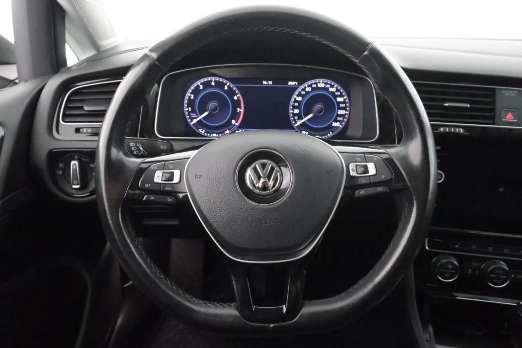 VOLKSWAGEN Golf 2017
