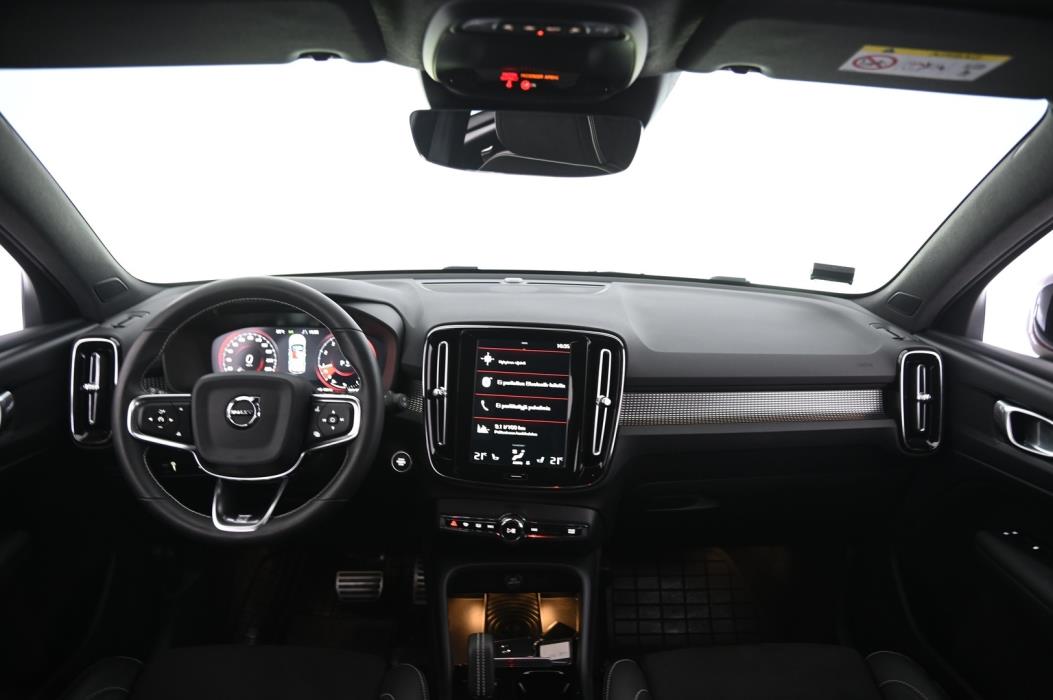 VOLVO XC40 2019