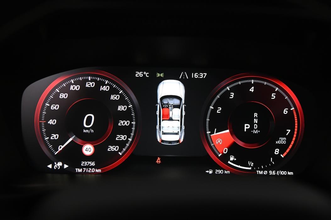 VOLVO XC40 2019