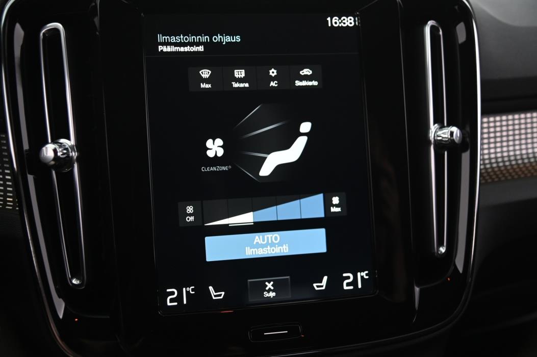 VOLVO XC40 2019