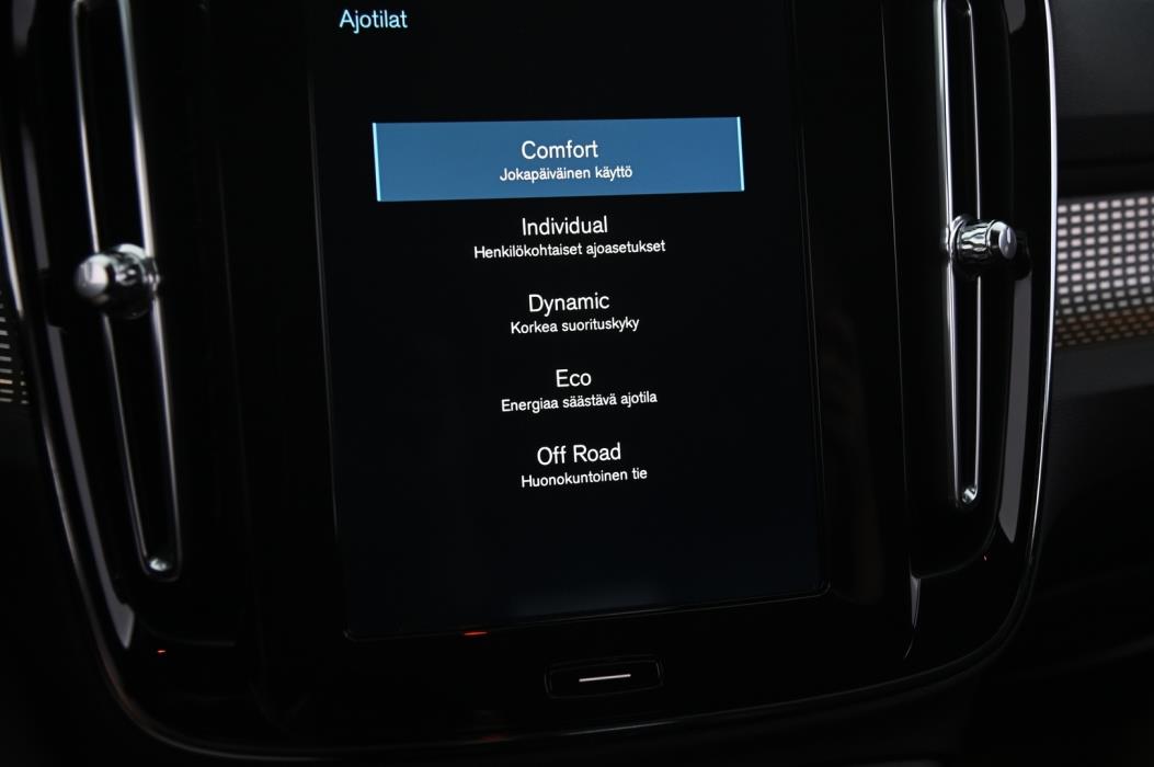 VOLVO XC40 2019