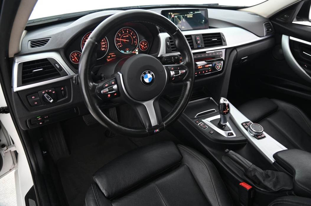 BMW 330 2016
