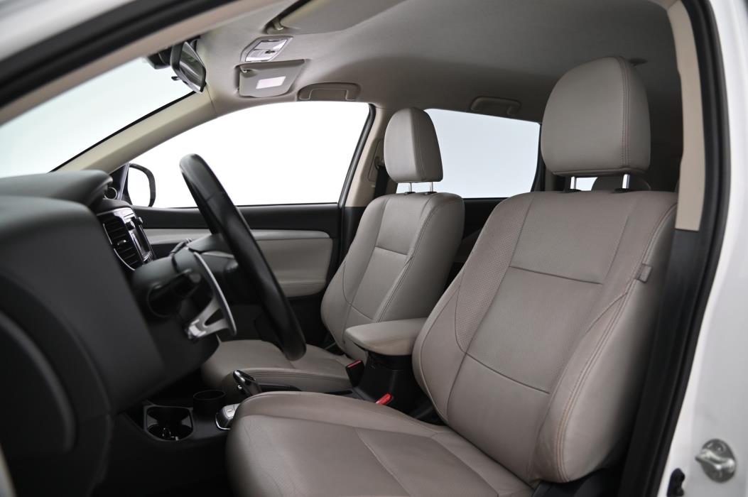 MITSUBISHI Outlander PHEV 2014