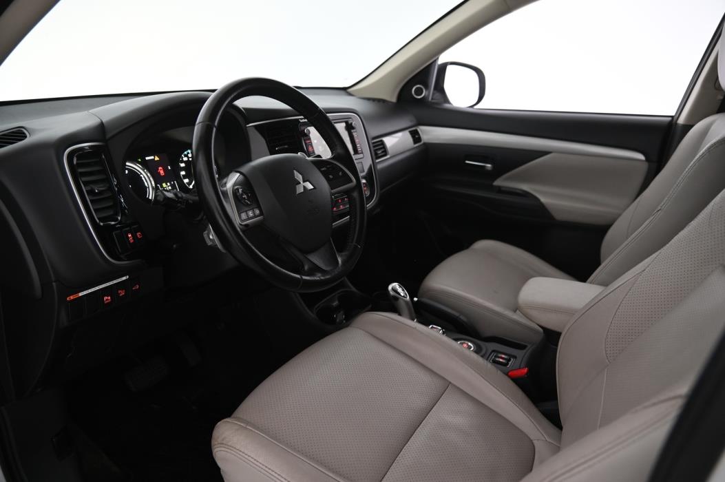 MITSUBISHI Outlander PHEV 2014