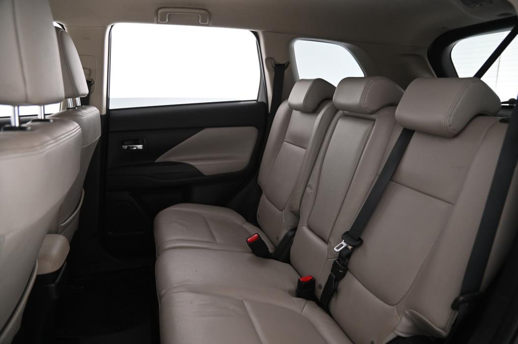MITSUBISHI Outlander PHEV 2014
