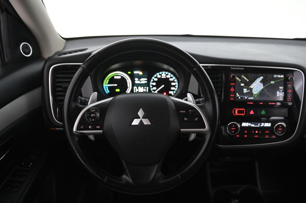 MITSUBISHI Outlander PHEV 2014