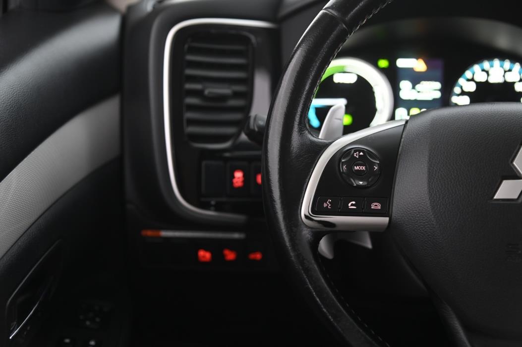 MITSUBISHI Outlander PHEV 2014