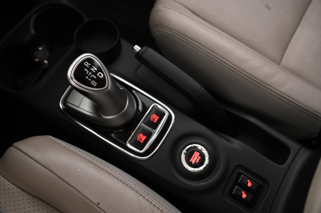 MITSUBISHI Outlander PHEV 2014