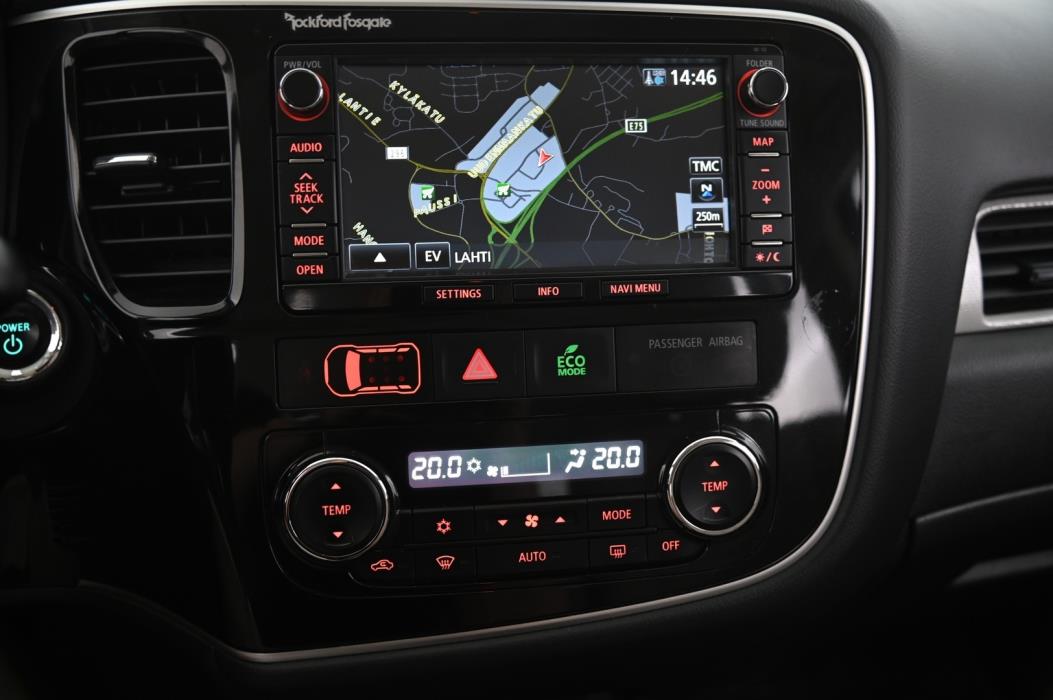 MITSUBISHI Outlander PHEV 2014