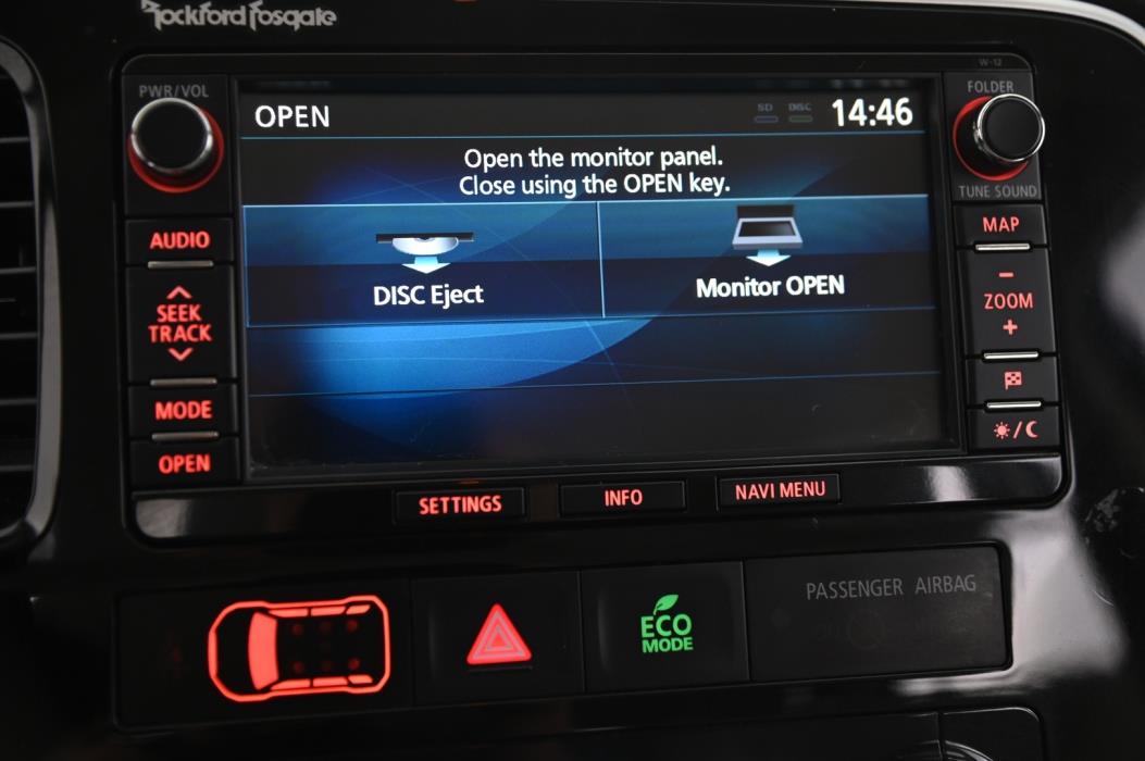 MITSUBISHI Outlander PHEV 2014