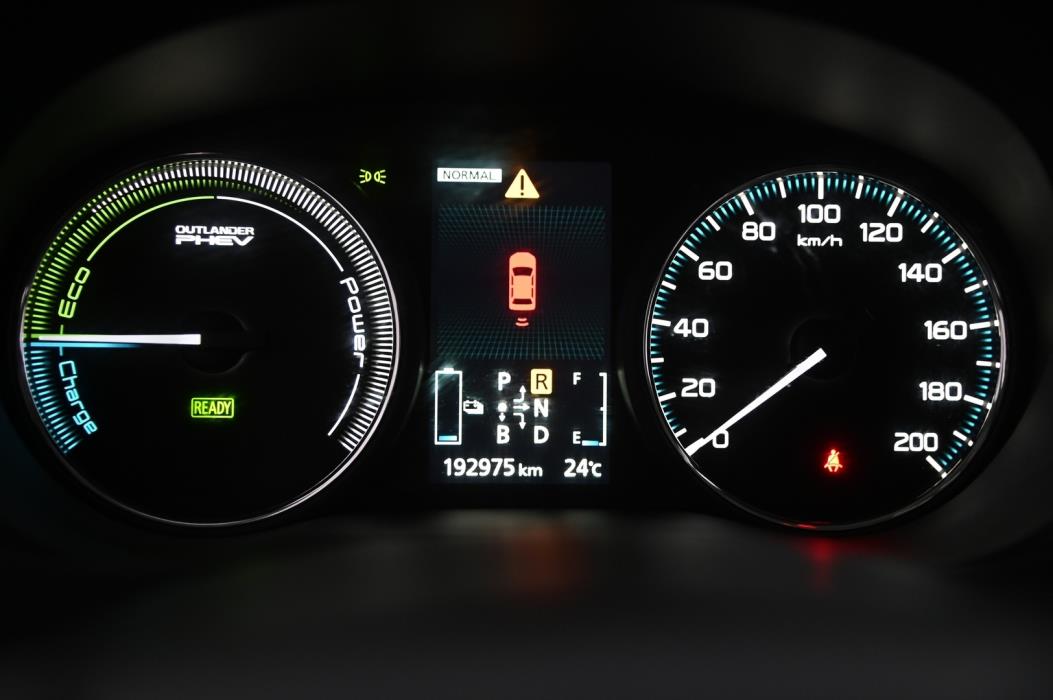 MITSUBISHI Outlander PHEV 2014