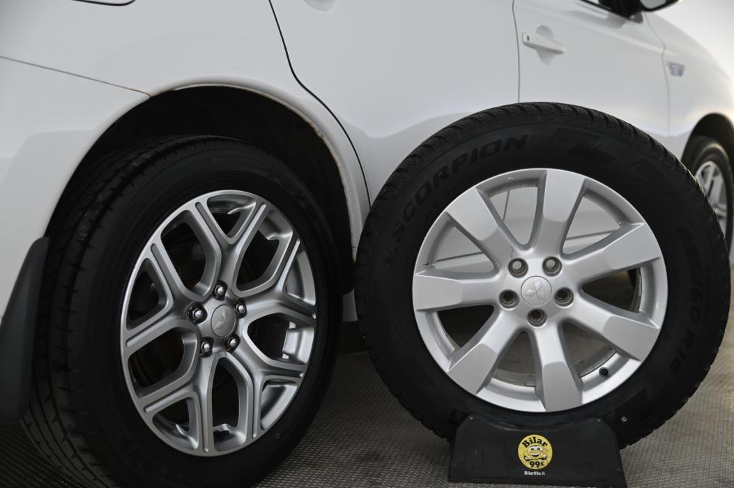 MITSUBISHI Outlander PHEV 2014