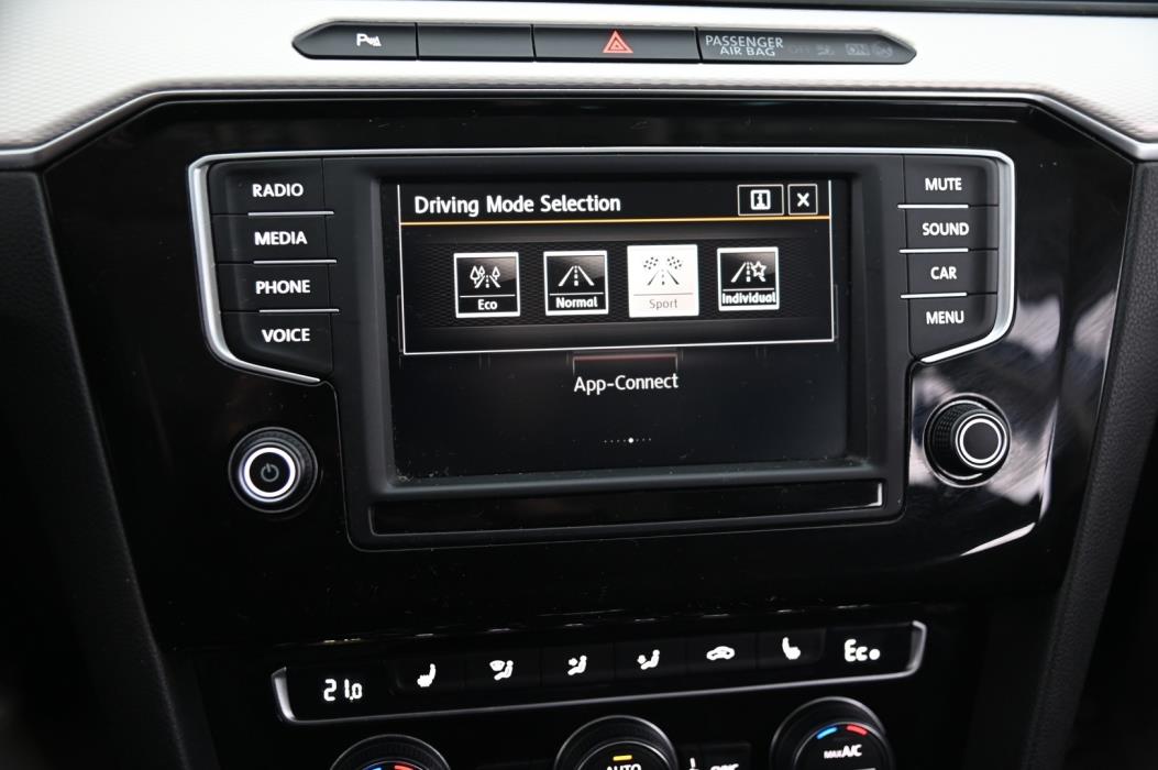 VOLKSWAGEN PASSAT 2016