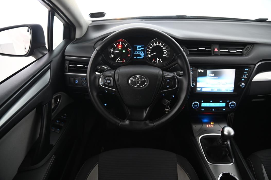 TOYOTA Avensis 2016