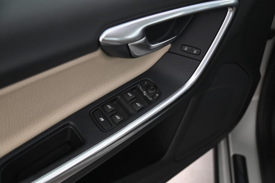 VOLVO S60 2011