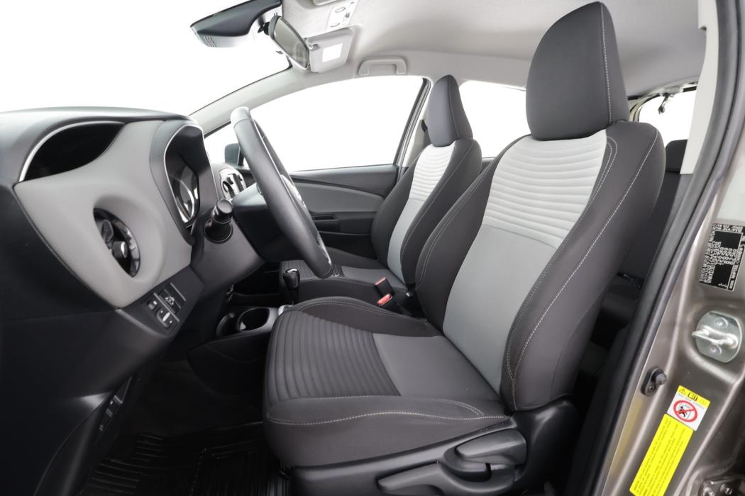 TOYOTA Yaris 2017