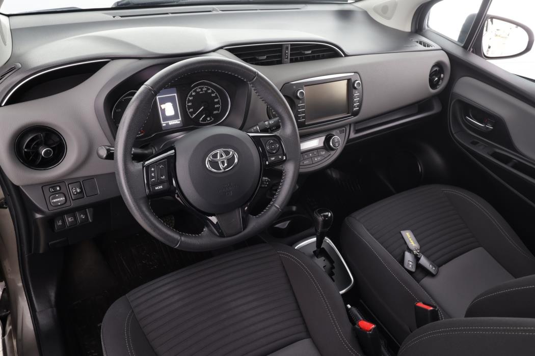 TOYOTA Yaris 2017