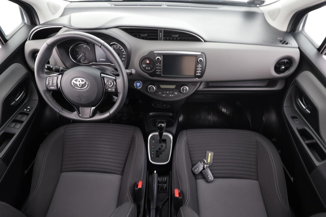 TOYOTA Yaris 2017