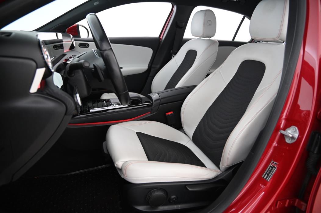 MERCEDES-BENZ A 2020