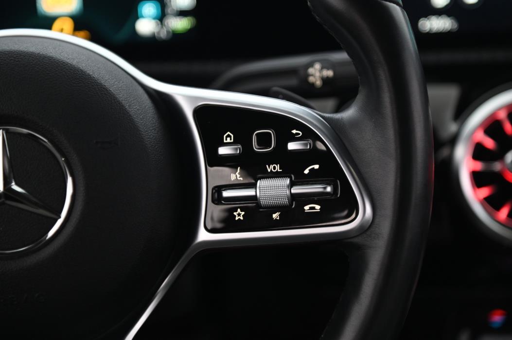 MERCEDES-BENZ A 2020