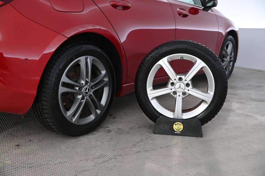 MERCEDES-BENZ A 2020