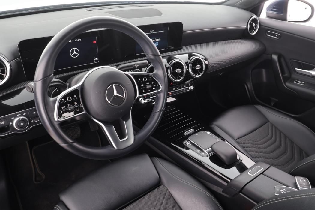 MERCEDES-BENZ A 2022