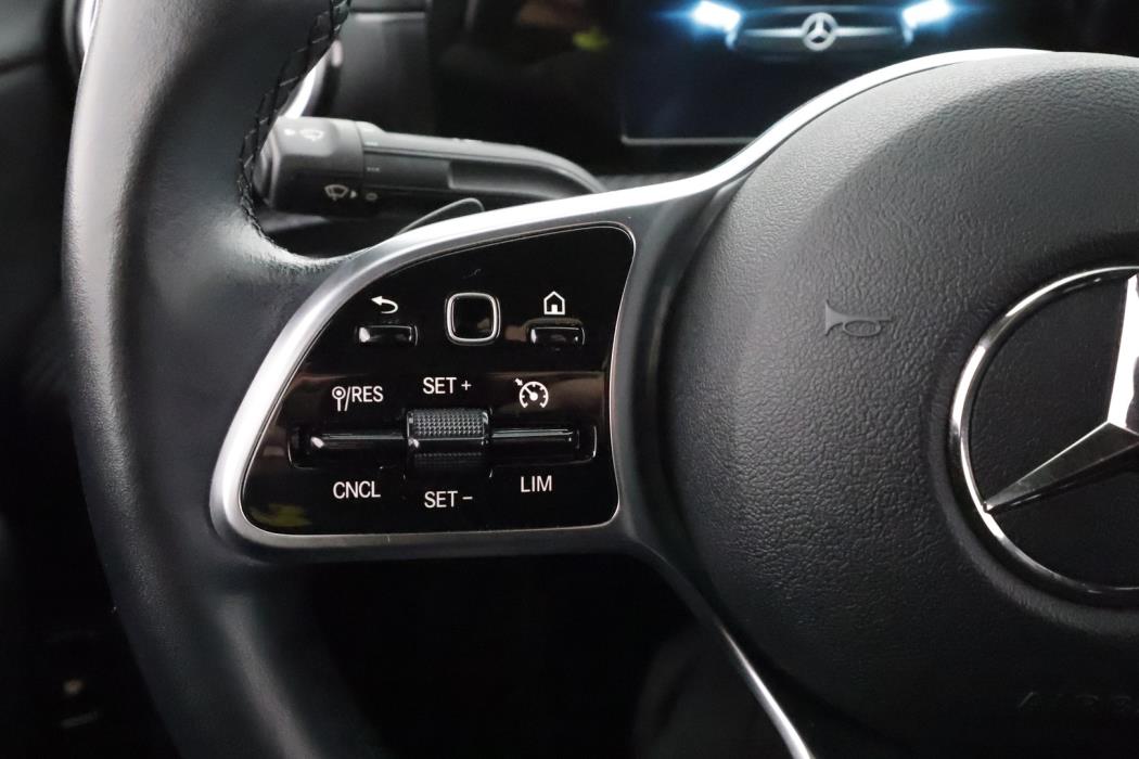 MERCEDES-BENZ A 2022