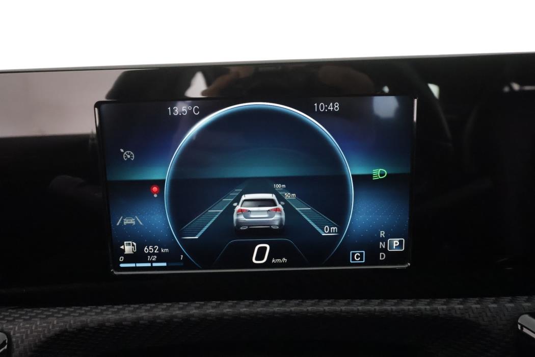 MERCEDES-BENZ A 2022