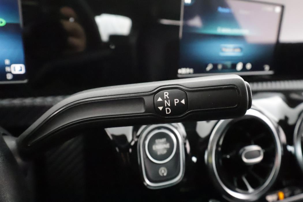 MERCEDES-BENZ A 2022