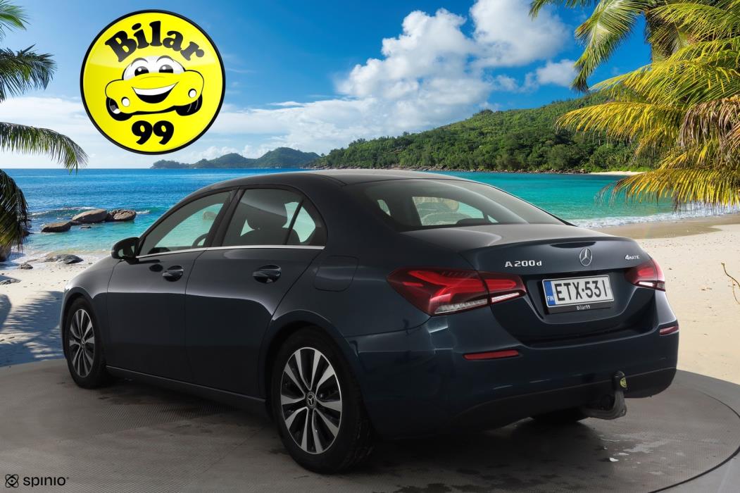 MERCEDES-BENZ A 2022