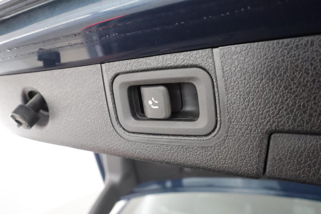 MERCEDES-BENZ A 2022