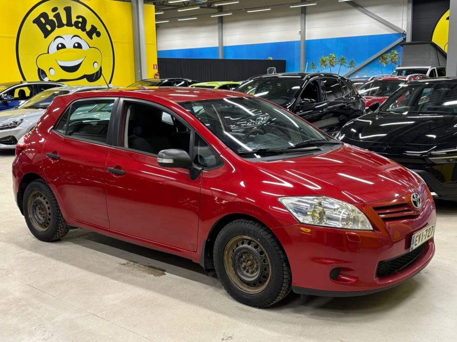 TOYOTA Auris 2011