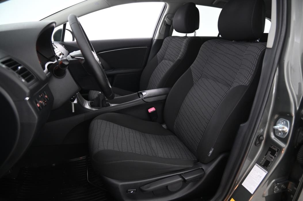TOYOTA Avensis 2012