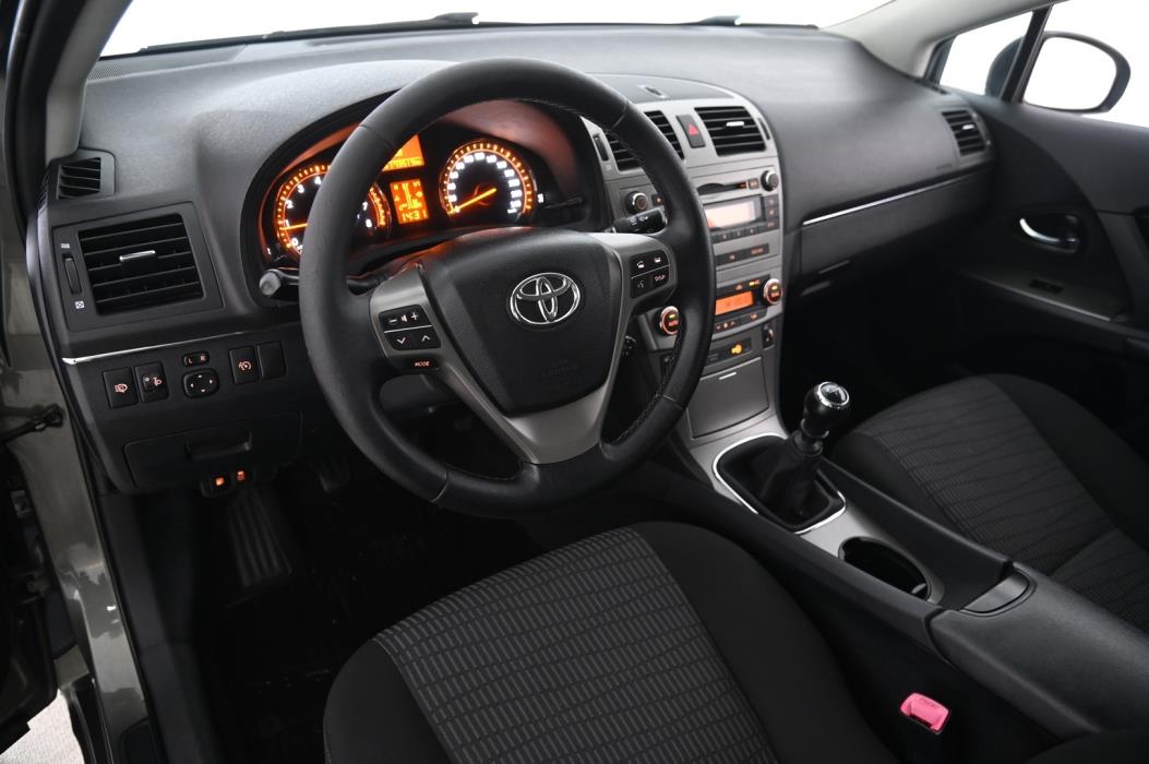 TOYOTA Avensis 2012