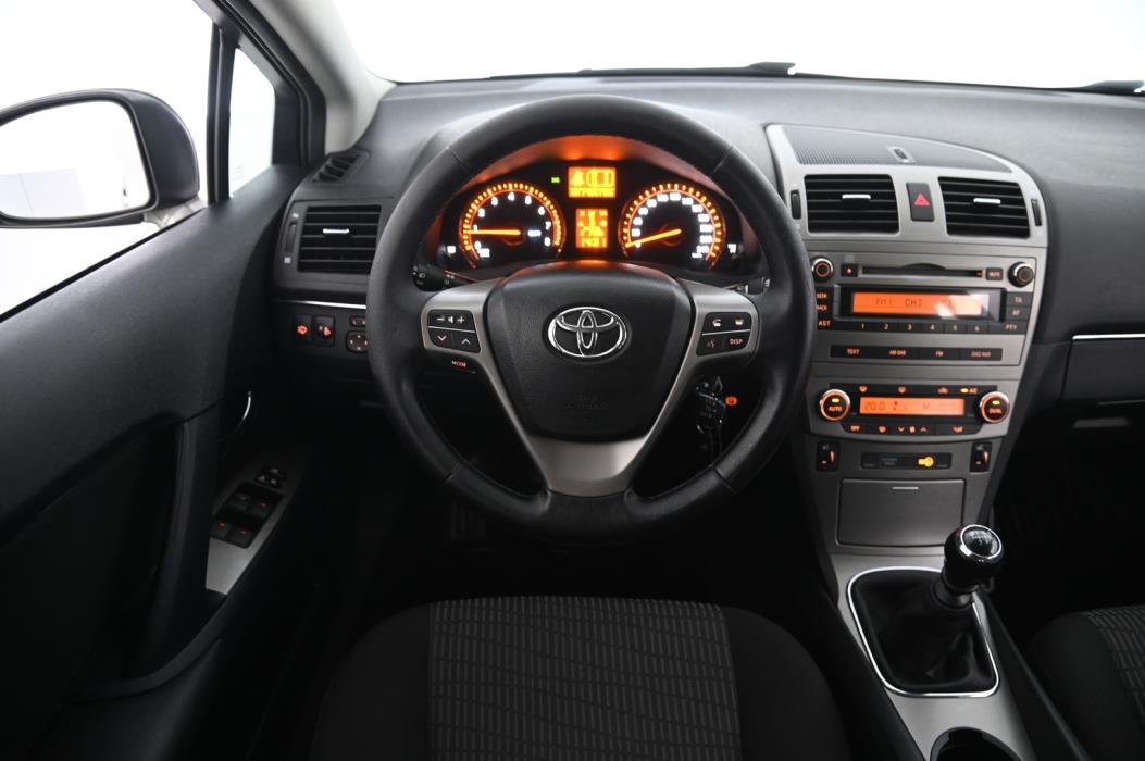 TOYOTA Avensis 2012